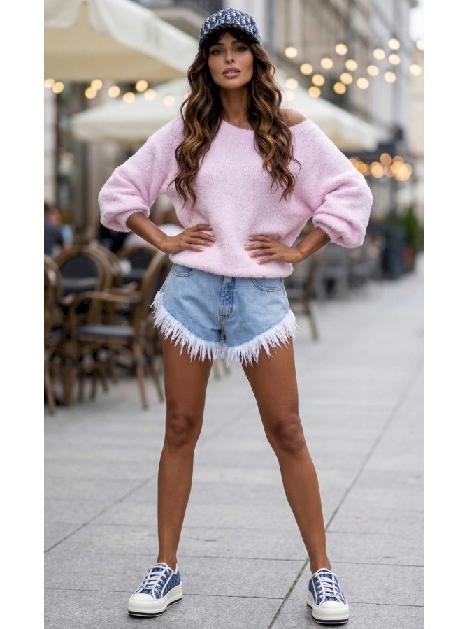 Inspiracje outfitów ze swetrami damskimi – modne stylizacje na każdą okazję